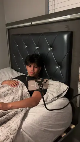 This long neck goose phone holder is the best product out right now for people like me. Now I don’t have to use my hands to watch a movie on my phone #fyp #viral #musthaves 