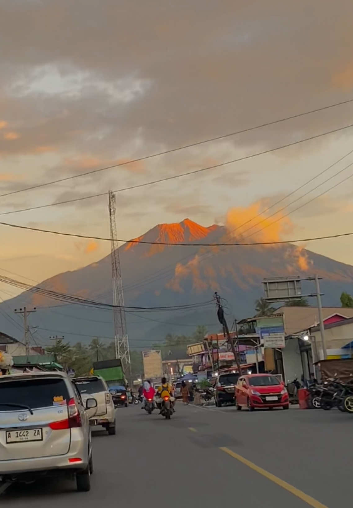 SOLOK SELATAN VIBES🍃 #masukberandafyp #sunsetvibes #vibes #solokselatan #fypp #xyzbca #foryoupage #viral #4u #sumbar #solselnews  