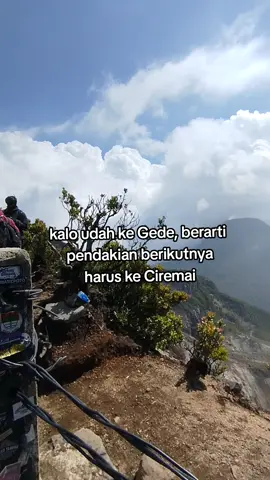 semoga tercapai  #gununggede #gunungciremai #pendakigunung #pendakiindonesia #foryou #masukberandafyp #fyp #fypシ #foryoupage #lewatberanda #masukberandafypシ #fyppppppppppppppppppppppp 
