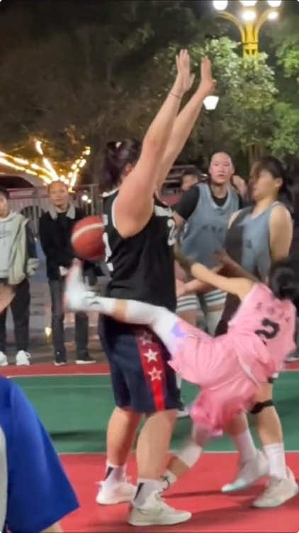 Funny basketball failure moments#fyp #funny #funnyvideos#basketball #fail#hoops