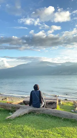 Gunung, Laut, rumput hijau, sunset✨  #palu #palusulteng #jelajahpalu #explorepalu #pantai 
