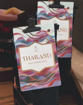 กลับมาอีกครั้ง! กาแฟจากแม่ฮ่องสอนสุดพิเศษที่อยากให้ลิ้มลอง ☕️ Starbucks Reserve™ Thailand Mae Hong Son ให้ความหอมของโหระพาและเม็ดมะม่วงหิมพานต์คั่ว ผลผลิตจากชุมชนชาวไร่กาแฟทางภาคเหนือของไทย ไปเพลิดเพลินกันได้แล้วที่ร้านสตาร์บัคส์ รีเสิร์ฟทุกสาขานะคะ ดูรายชื่อสาขาที่เว็บไซต์ #StarbucksTH 