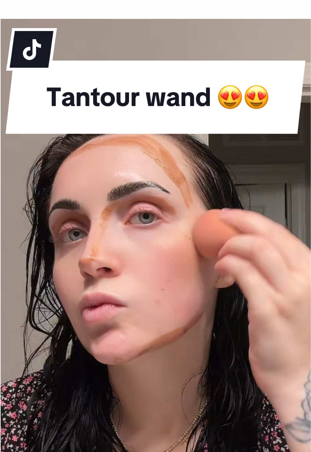 Using the Poplit bronze and sculp self tanning wand in the shade amber sands to get that glow ❤️ #popkit #tantour #dealsforyoudays #tiktokshopcreatorpicks #selftanner #selftanning 