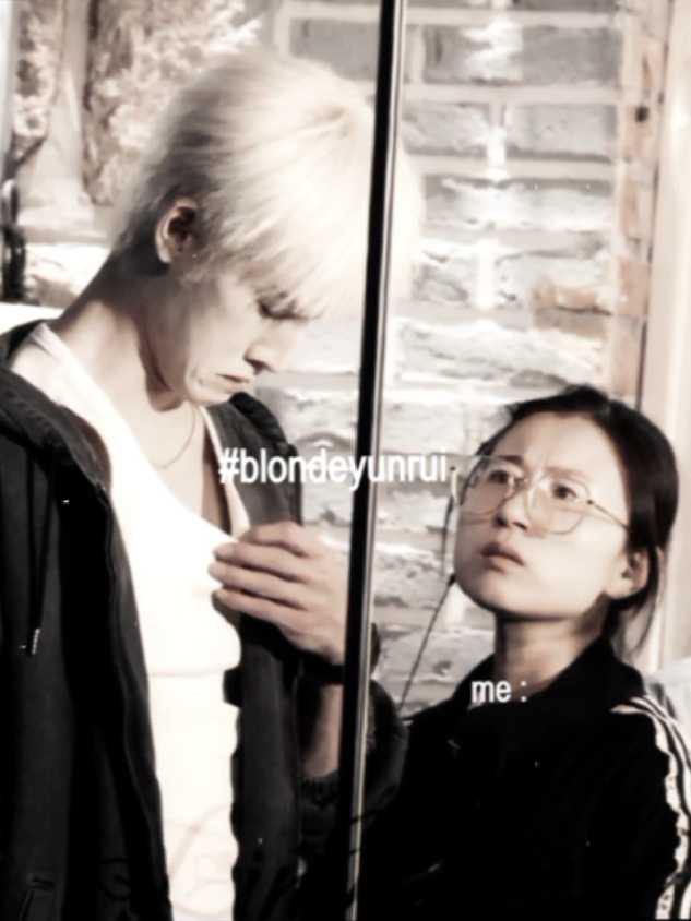 we begged for more song mo in grey hair... so they gave us wu xing in blonde. honestly? they understood the assignment 🙇🏼‍♀️ i’m ready for him to ruin me all over again [ #dazzling ] #耀眼 #liyunrui #liyunrui礼昀锐 #礼昀锐 #cdrama #lyquannhue #yaoyan耀颜美学 #chineseactor #fyp #foryou #prembb0uns 