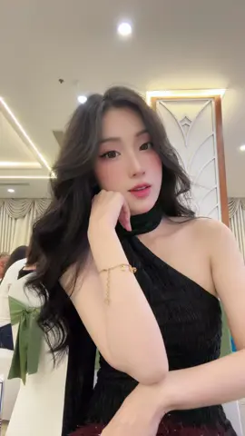 Người nói xem, trong những ngày không liên lạc với nhau. Rốt cuộc là chúng ta sẽ càng nhớ nhau, hay là lãng quên nhau rồi..