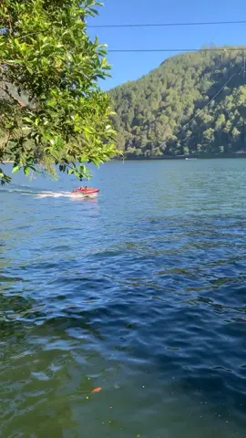mentahan mu bolooo😅😅 📍 Telaga Sarangan Magetan  📸 Sc.vt// @dailymadz_  jangan lupa follow👇👇 @saranganofficial @Info Hotel Sarangan  @Info Travel Sarangan  _________ #sarangan #telagasarangan #saranganofficial #sarangantravel #saranganhotels 