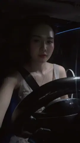 “Muốn có một mối tình cổ điển Vì em không muốn yêu đương đại.” 🤍
