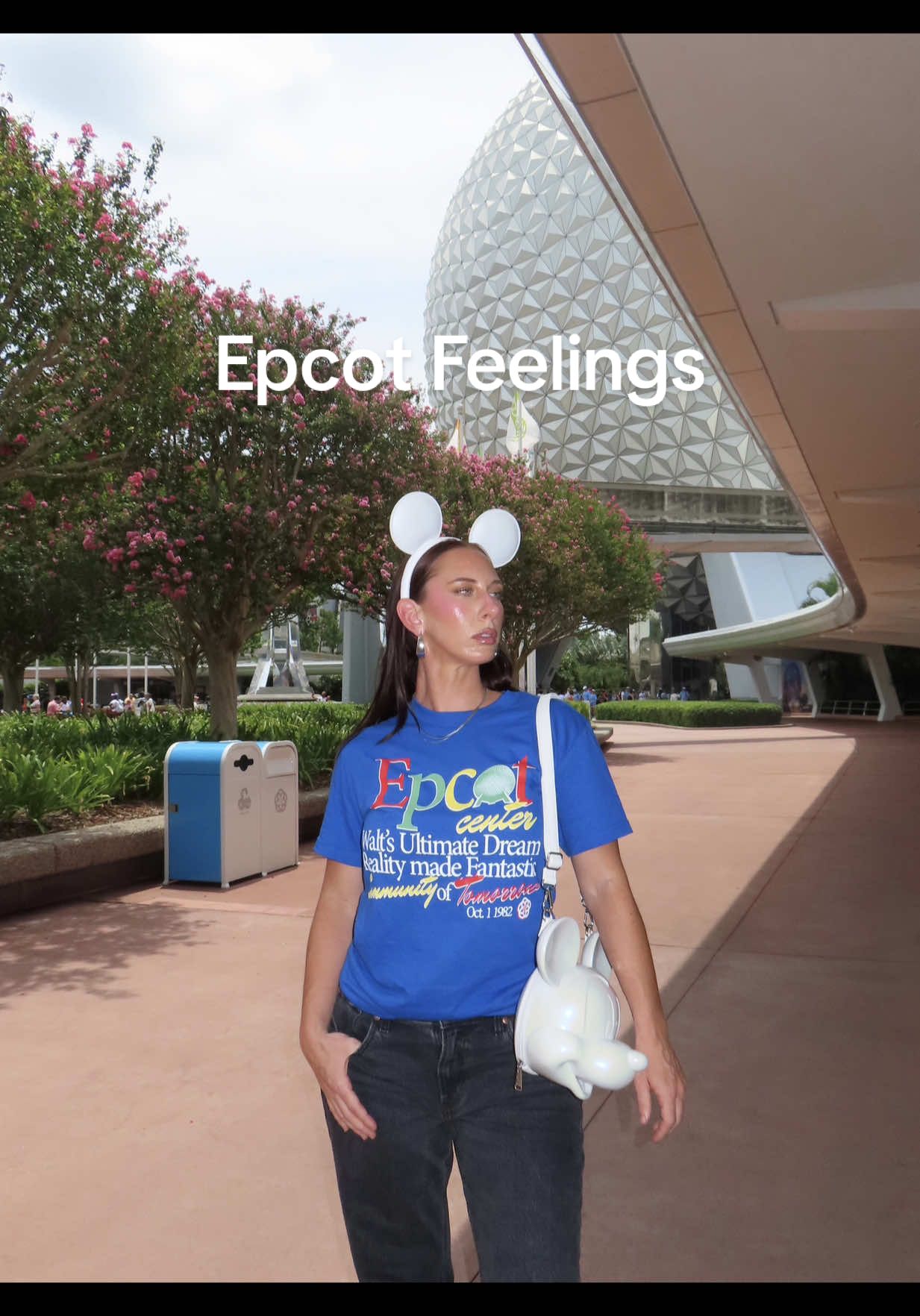actually all my problems are solved when I go to Epcot idk what I’m talking about #epcot #disneycontent #disneycontentcreator #disneytiktok #disneytok #disneyworld 