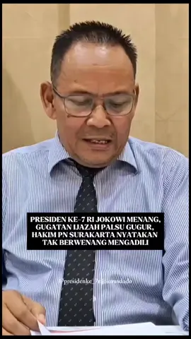 Hakim Pengadilan Negeri Solo, Surakarta Putuskan Tak Berwenang Adili Gugatan Ijazah Presiden Ke-7 RI Joko Widodo, Kota Surakarta, Provinsi Jawa Tengah, pada Kamis 10 Juli 2025. Dalam amar putusan perkara nomor 99/Pdt.G/2024/PN.Skt itu majelis hakim juga memutuskan mengabulkan eksepsi kompetensi absolut para tergugat. Kemudian menghukum penggugat untuk membayar biaya perkara sebesar Rp506.000.