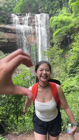 ยืมมือเพื่อนก่อนละกันนน😂⛰️🤍 #ยุ้ยเยอะแยะ #น้ำตก#น้ําตกว  #อุทยาน 