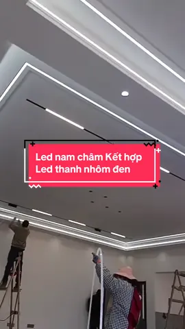 💡 Lắp LED Thanh Nhôm Cho Trần Thạch Cao Đẹp – Sang – Dễ Thi Công LED thanh nhôm + đèn dây 12V là giải pháp chiếu sáng âm trần hiện đại, dễ lắp và thẩm mỹ cao. 🔧 Các bước đơn giản:  1. Khoét khe trần hoặc xác định vị trí lắp.  2. Cắt thanh nhôm theo chiều dài cần dùng.  3. Dán LED dây vào trong thanh nhôm, gắn nắp mica.  4. Cấp nguồn 12V, giấu dây, hoàn thiện trần. ✅ Dùng ánh sáng vàng cho phòng khách/phòng ngủ ✅ Ánh sáng trắng cho bếp, học tập