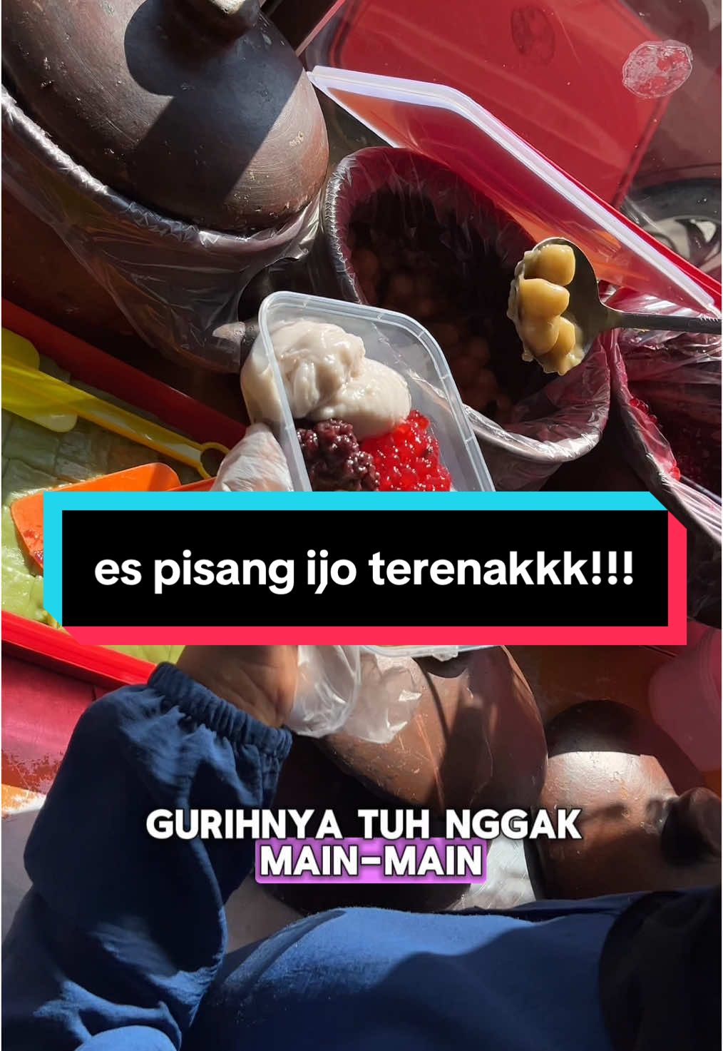 boleh banget ni bor jadi salahsatu pilihan kalau mau makan es pisang ijo atau es bubur sumsum rada nya gurih manis dan enakkk banget harga mulai dari 5ribuan aja #espisangijo  #esnusantara  #jajananviral  #kulinerlampung  #lampungfoodies #fyp #rekomendasijajananlampung #masukberandafyp 