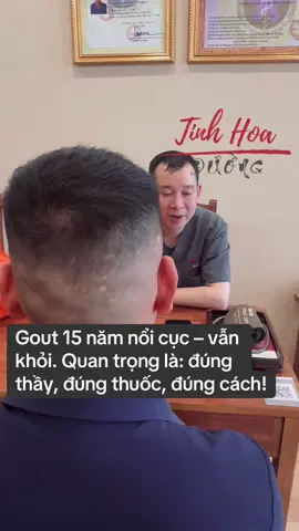 🧓 “Có niềm tin thì bệnh mới lùi được” Sáng nay, chàng trai trẻ bị gout hơn 2 năm, chân sưng đau tím tái, đến nhờ thầy chữa. Nhưng vẫn lo, vì thấy bệnh mình nặng quá. Thầy chỉ nhẹ nhàng kể: ✨ Có người bị gout nổi cục 15 năm, đã từng khoét cục tophi, giờ uống 3 tháng bên thầy đã tan cục – đi lại bình thường. ✨ Có chú Hải Dương sưng tím 2 chân, châm cứu không đỡ, uống thuốc thầy 1 tháng đã hết sưng. ✨ Có anh công an 40 tuổi, chân bước tập tễnh, từng dùng nhiều bài thuốc, nay đi lại khỏe mạnh – 6 tháng rồi chưa đau lại. 🌿 “Chữa gout không chỉ là hạ axit uric, mà là chỉnh lại tạng phủ – mạnh gốc sinh khí, đẩy độc ra ngoài.” 👣 Chàng trai trẻ ngồi nghe, mắt sáng lên, gật gù tin tưởng, nhận thuốc ra về. #gout #chuaGout #thuocNam #dongy #tinhhoaduong   #benhvienDongY #phongkhamdongy #goutnoicuc   #dactrichobenhgout #goutkhongtaiPhat   #haiphong #tuvanbenh #suckhoe #gout15namvanhoi