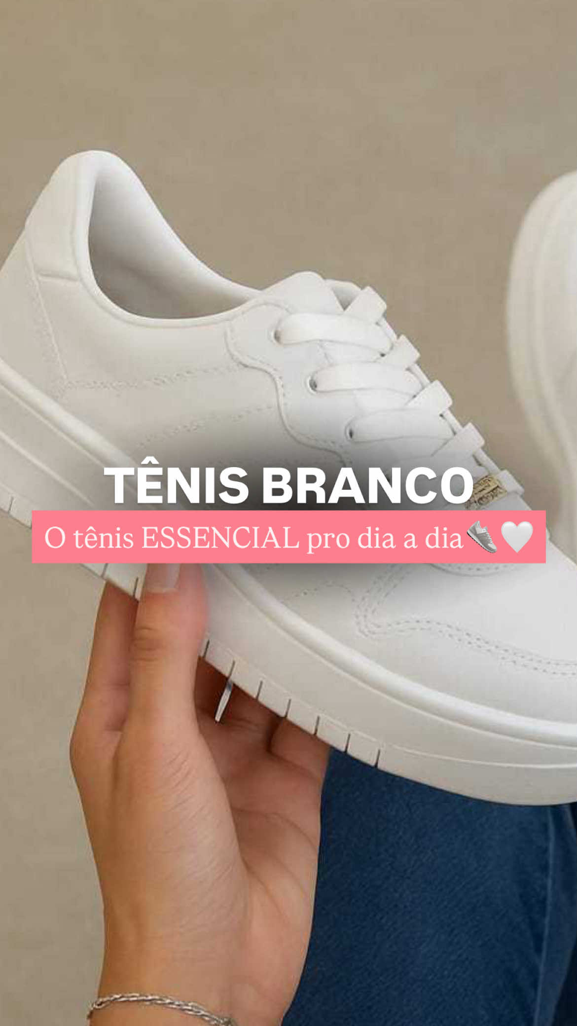 ✨ O tênis branco que vai com TUDO! Comprei esse da Vizzano e fiquei chocada com o conforto — é super macio, leve e perfeito pro dia a dia! Combina com look casual, básico, arrumadinho… é o famoso “vai com tudo” que não pode faltar no guarda-roupa. Se você tava procurando um tênis coringa, achou! 💬 Já conhecia esse modelo? 👉Link nos stories do insta (mulheres.shopee) OU comenta QUERO que te envio o link!😉🩷 - Já segue @mulheres.shopee para mais dicas! - - #look #tênis #roupa #fyp #fyppp #fyppage #vaiprafy #vaiprofy 