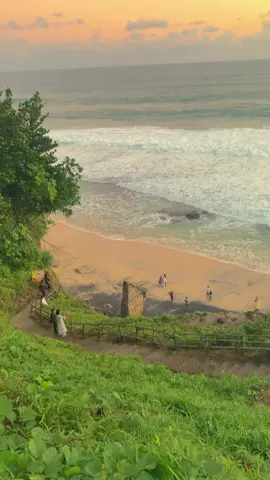 Pantai lumbung untuk besok jumat 11 juli surut mulai jam 12:30 sampai jam 17:30 . Untuk pagi pasang guys ya#pantailumbung #pantailumbungtulungagung #pucanglaban #tulungagung 