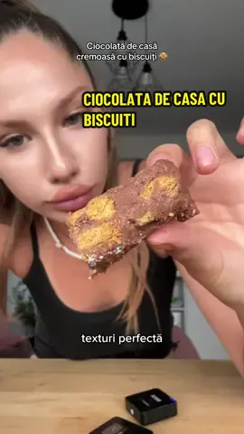 Nu am mai văzut la nimeni pe TikTok această rețetă de ciocolată de casă cu biscuiți. E minunată! Nota 10/10😮‍💨  Ingrediente: 500 g lapte praf 350 g zahăr 200 ml apă 200 g unt 50 g cacao esență de rom 200 g biscuiți  -> se lasă la rece minim 4-5 ore #retete #desert #mancare #retetesimple #reteterapide #reteteromanesti 