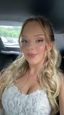 wifyyyyyy omddd #bride #wife #weddingday #ring #weddingring 