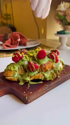 Hidden gem alert! If you’re a croissant lover, you need to check out @parkhillhub — a cozy little café serving up next-level, gourmet croissants filled with all kinds of deliciousness. From rich, chocolatey ones that taste straight outta Dubai 🇦🇪 to savory options like salmon & cream cheese — every bite is flaky, buttery perfection. 👌🏽 But it doesn’t stop there… they’re also whipping up stunning, unique cakes for any special occasion 🎂✨ and a whole lineup of baked goodies you didn’t even know you needed. 📍This spot’s a must — add it to your foodie hit list ASAP. #denverfood #lunch #cafe 