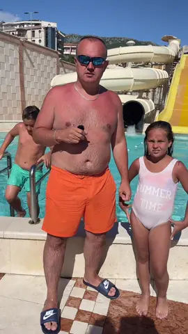 Pišite ko se prvi spustio niz tobogan? 😎 #anđela #aquapark #budva 