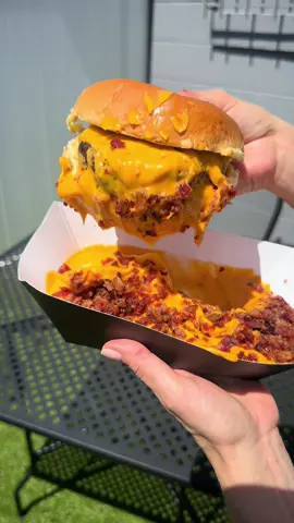 🍔I’d ruin my diet just for this little baby.🧨 . . . . #CheeseLovers #FoodieHeaven #MeltedCheese #CheesePull #EpicEats #FoodPornDaily #BurgerTime #CheddarExplosion #TheMeltinator #FoodieLife #CheeseMonster #MessyBites #Foodstagram #InstaFood #CheesyGoodness #FoodieFinds #FoodCravings #YumAlert #OnlyAtTNT #TampaEats