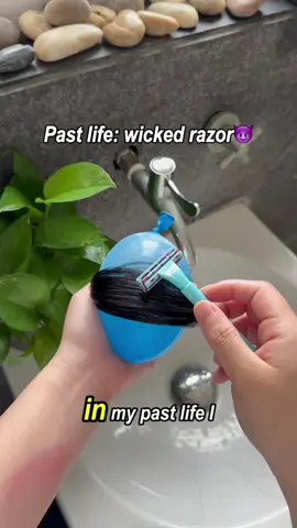 The REAL bikini area razor!People are realizing it and this is selling out so quick!#razor #womenrazor #bikini #binikirazor#shaver #trimmer #tiktokmademebuyit 