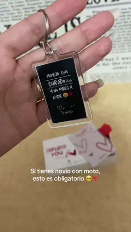 Pídelo y personalízalo en el link de nuestro perfil 📲 ♥️ envíos en ecuador, llavero de acrílico #llaveromanejaconcuidado #llaverosecuador #regalosmoto #regalosloja #detallesquitopersonalizados 