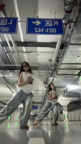 Had to do a quick one but it’s so hot dc @dylansmovin always eating w the choreo 🔥 #emergency #girlfriend 