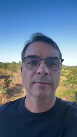 - Assistam com atenção! - Siga o Sen @Flávio Bolsonaro ! - Um forte abraço a todos!