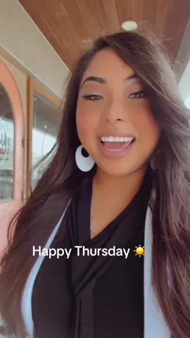 Happy Thursday ☀️ #headshots #houstonrealtor 