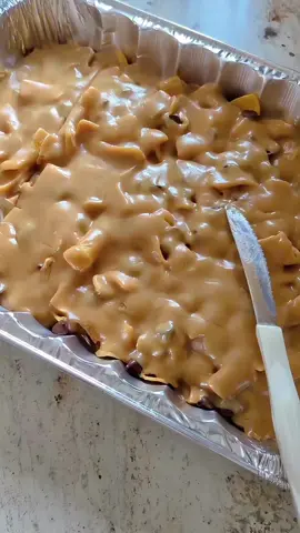 One bag. One pan. Pure chaos in the best possible way. This combo should not work… but here we are. 😈 #FritoChaos #FritoRecipe #FritoDessert #FritoMagic #FritoTreats #SweetAndSalty #SnackAttack #1BigBackBaker #FoodieMadness #PeanutButterAddict #ChocolateLovers #CornChipCrush #KitchenMayhem #DessertBrawl #SugarComa #FlavorExplosion #FritoFix #FritoAddict