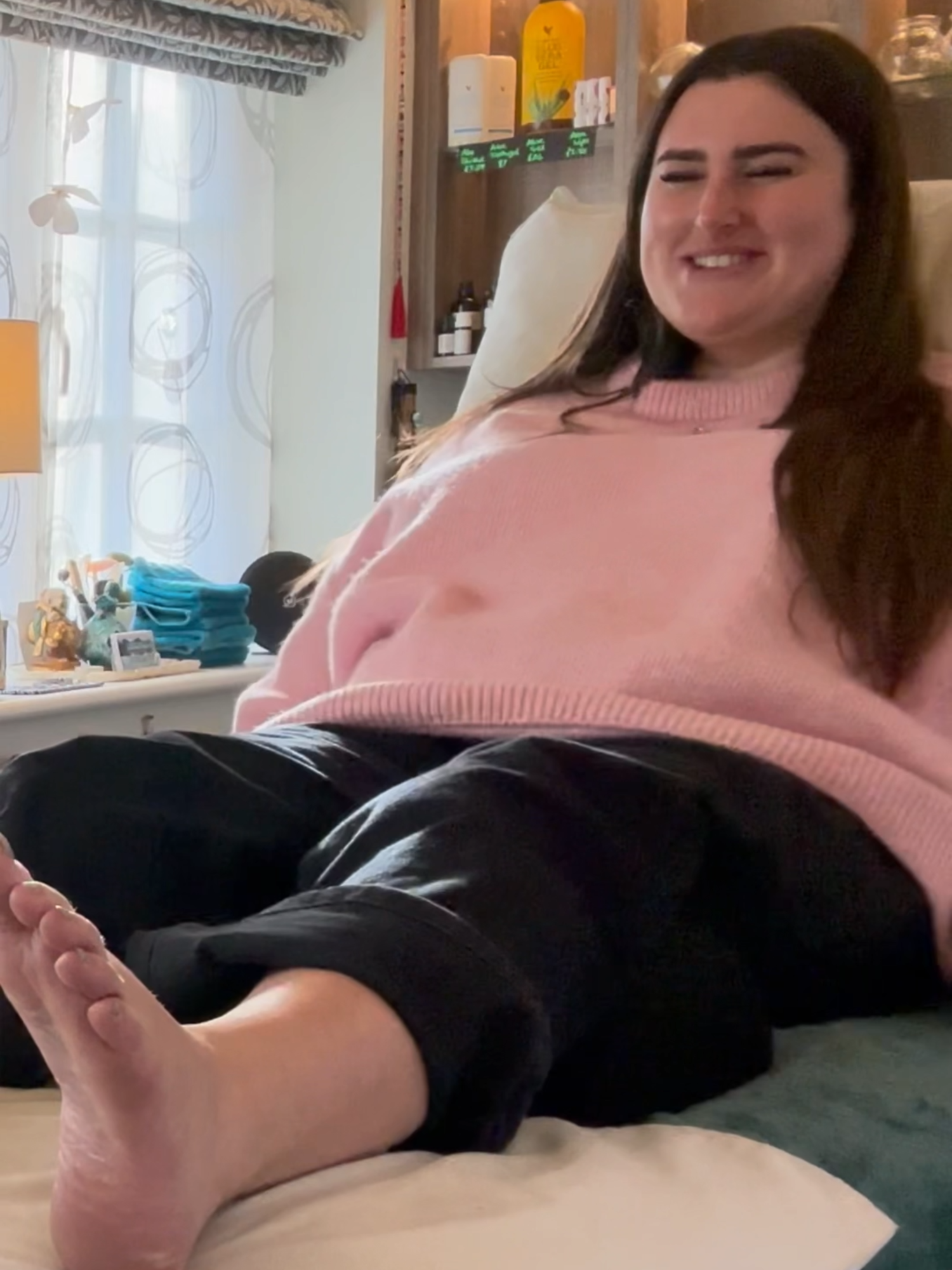 We all love Poppy's smile and her lovely feet! Watch the full video on YT, link in comments #asmr #asmrsounds #asmrvideo #unintentionalasmr #asmrtiktok #massage #feet #reflexology #swissreflex