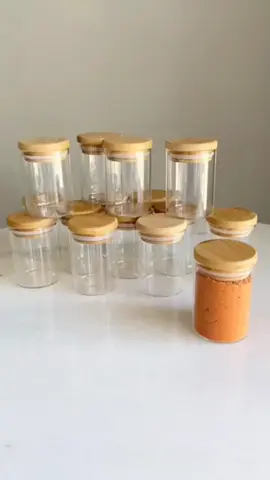 Organize sua cozinha com estilo! 🍬🥜 Esse kit vem com 10 potes de vidro de 110ml com tampas de bambu herméticas, perfeitos para armazenar temperos, grãos, doces e muito mais. Modernos, ecológicos e práticos! #ViralDoDia #TikTokShop #OrganizaçãoDaCozinha #PotesDeVidro #CozinhaOrganizada #UtensíliosDeCozinha #DecorandoComEstilo #DicaDeOrganização #CozinhaMinimalista @Lee 