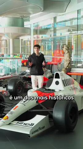 Essa é a MP4/6 de 1991, onde eu e o Rodrigo França fomos a convite da Senna Brasil poder ter a oportunidade de ficar de frente com a história de Ayrton Senna, na sede da McLaren #f1 #formulal #senna #ayrtonsenna