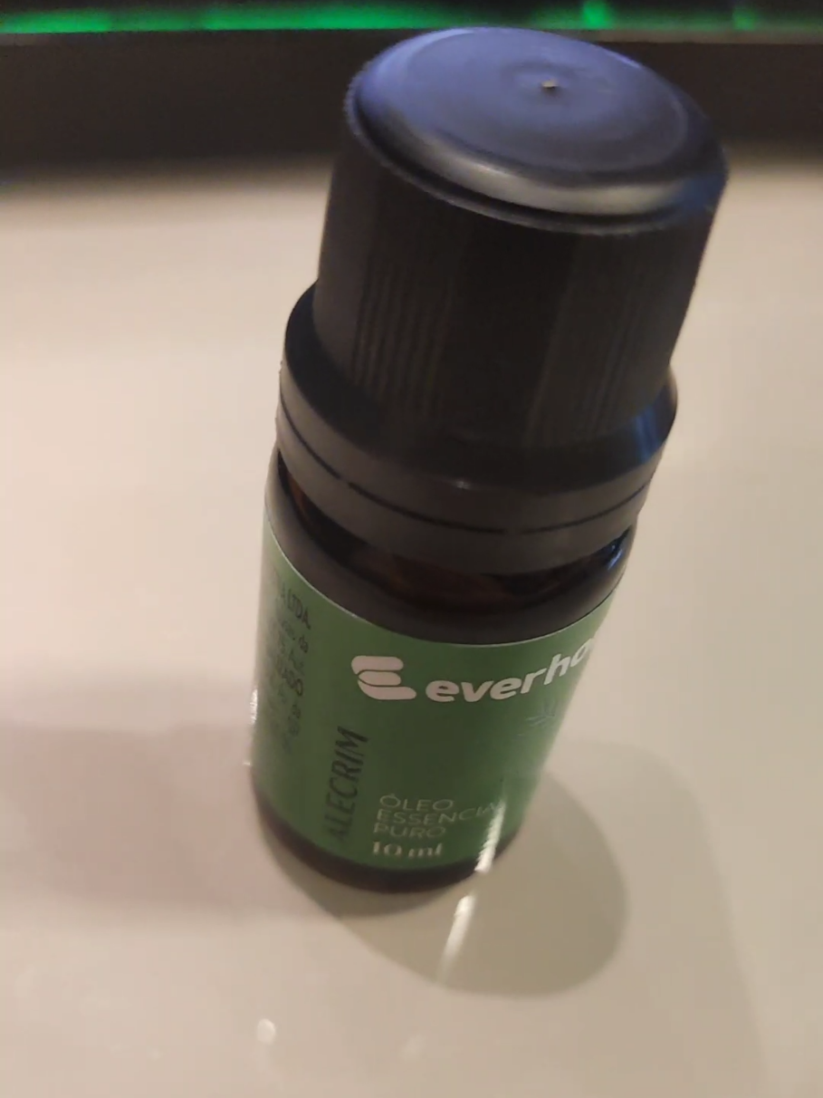 Óleo essencial de Alecrim, eu amo! Você também usa? #alecrim #oleoessencial #medicinanatural 