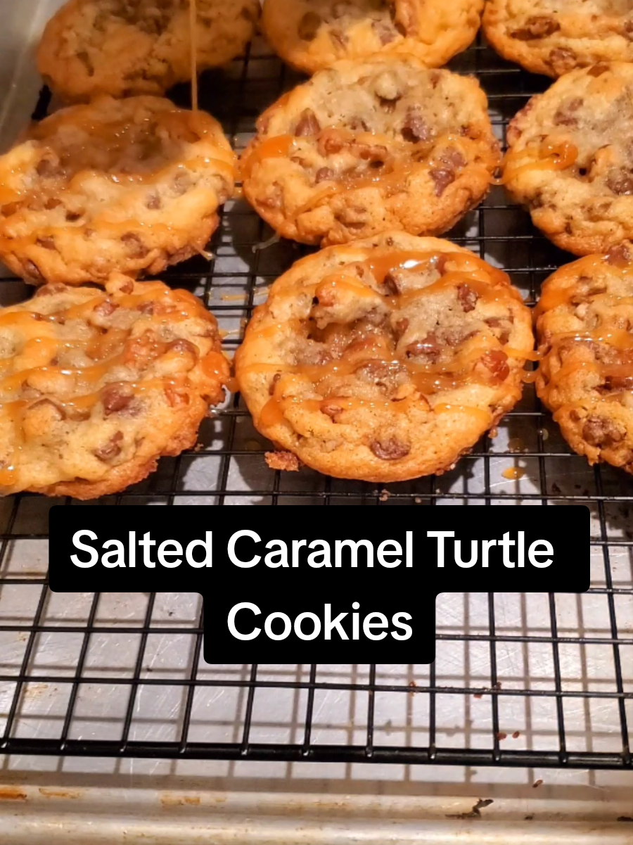 Get ready to fall hard for these 💛 ✨ Salted Caramel Pecan Turtle Cookies ✨ Soft, chewy cookies loaded with melty chocolate chunks, toasted pecans, and finished with a slow, buttery caramel drizzle + a sprinkle of sea salt. Every bite is gooey, nutty, salty-sweet perfection. Warning: One is never enough. 🍪🔥 #cookies #saltedcaramelturtlecookies 