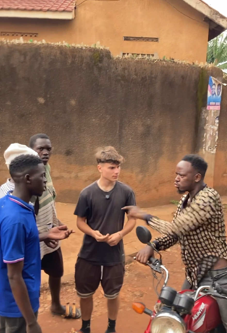 but that's 1k 🤷‍♂️ @Oga~spikes🇱🇷🇺🇬🇺🇲🦾🦾  #dowhatyouwant #muzungu #kikomando #uganda #fyp #viral #kampala #masaka #kampala_tiktokers #boda #bodaboda 