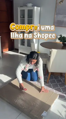 Eu comprei uma ilha aqui para a cozinha lá na @shopee_br , além de ser lindíssima chegou em apenas 10 dias , fiquei assim Oh 😮 🥰! Esse modelo é a  Bancada Ilha de Cozinha Gourmet 103x92x68cm – Com Prateleiras e Nicho Branco  e paguei em torno de $ 408,00 com frete ! Achei super em conta para quem não tinha condições no momento de mandar fazer sobe 📐 medida.   Gostaram do resultado? Me conta aqui 🥰