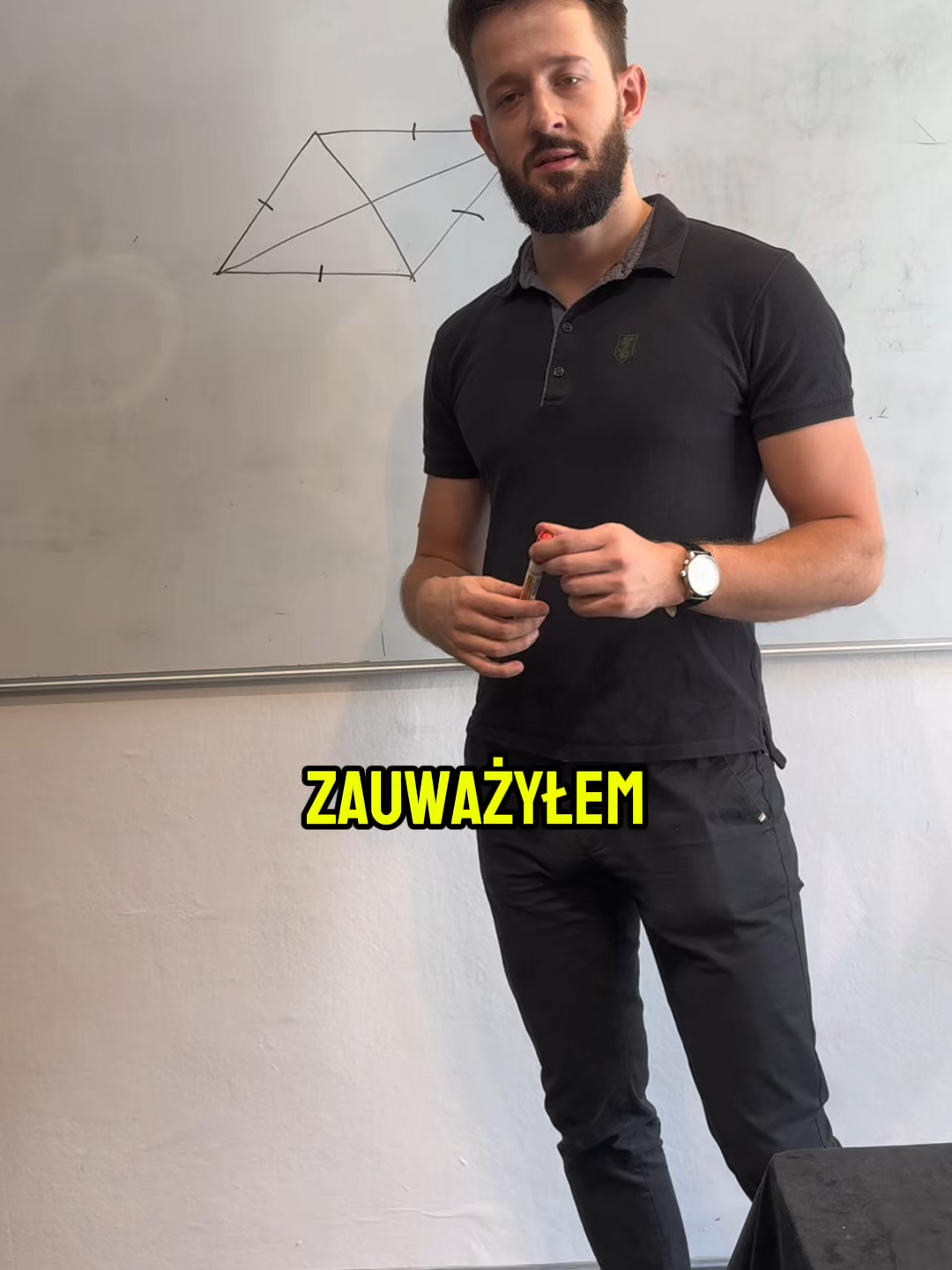 📐💡 Dlaczego przekątne w rombie ZAWSZE przecinają się pod kątem prostym? 🔍 To nie przypadek – to czysta geometria w akcji! 😲 Zobacz, jak działa ta zasada i dlaczego romb to więcej niż tylko 