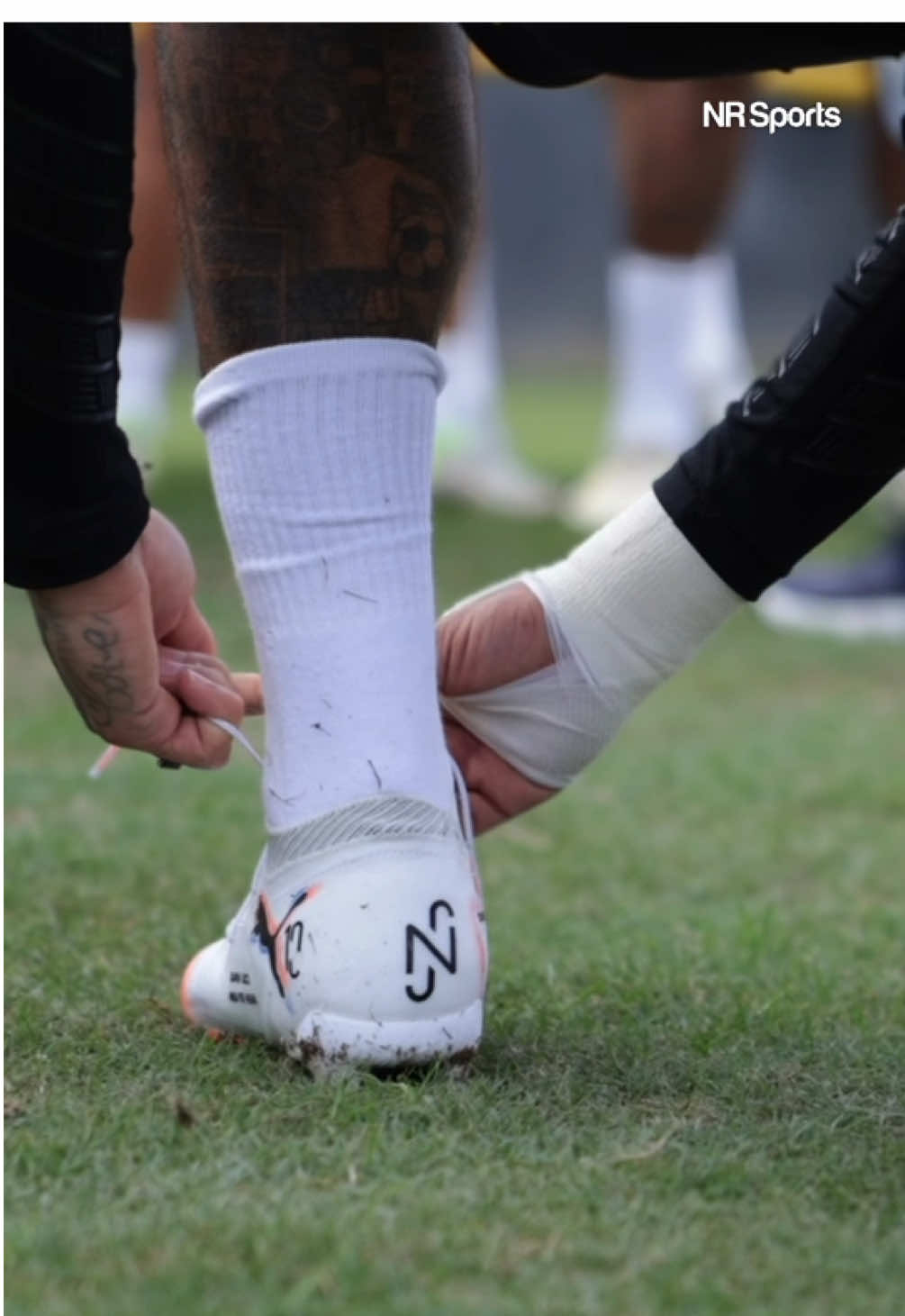 Vocês capricharam demais nessa nova Future, hein @PUMA ??!! 🎨 . You nailed this new FUTURE design, didn’t you, Puma ??!! 🎨 #neymar #neymarjr #puma #pumafootball #future @Enejota 