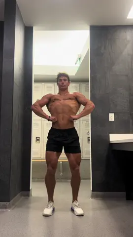 Butt bigger than 99% of females 😂 #gymposing #muscle #gympump #flexing 