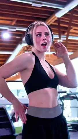 Let’s see if Algorithms See this masterpiece and push it forward!❤️‍🔥❤️‍🔥💪🙏🙏🙏 #AnnabelLucinda #Fitness #workout #motivation #craze #Love #gymmotivationvideo #10k #viral #California #trend 