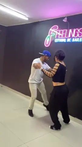 Bachatéame 🤭 mucha seriedad en mi🤗 ya me pondré más coqueta 😏 jaja #fyp #Vale🍑 #Vale🍑🐢 #baile #bachatadance #bachata #dancer #sensual 