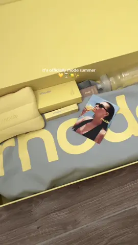 It’s a @rhode skin summer, loving all the yellow + new lemon lippie flavor 🍋🍸 @Hailey Bieber #unboxing #prunboxing #pr #lippeptide #rhodeliptreatment #rhodeblush #rhodeunboxing #rhodephonecase #butteryellow #rhodeliptint  #rhode #rhodeskin #mallorca #rhodesummerclub #lemontini #eurosummer #tanlineblush #tanline 