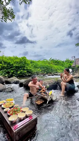 Dòng suối mát lạnh. Anh ngồi Mút Bang ngay dưới đó vậy thì còn gì bằng ạh! Culifarm Chúc Gia Đình Mình Luôn Vui & Hạnh Phúc Ạh!#culifarmdongnai #nghiduong #camping #glamping #trảinghiệm 