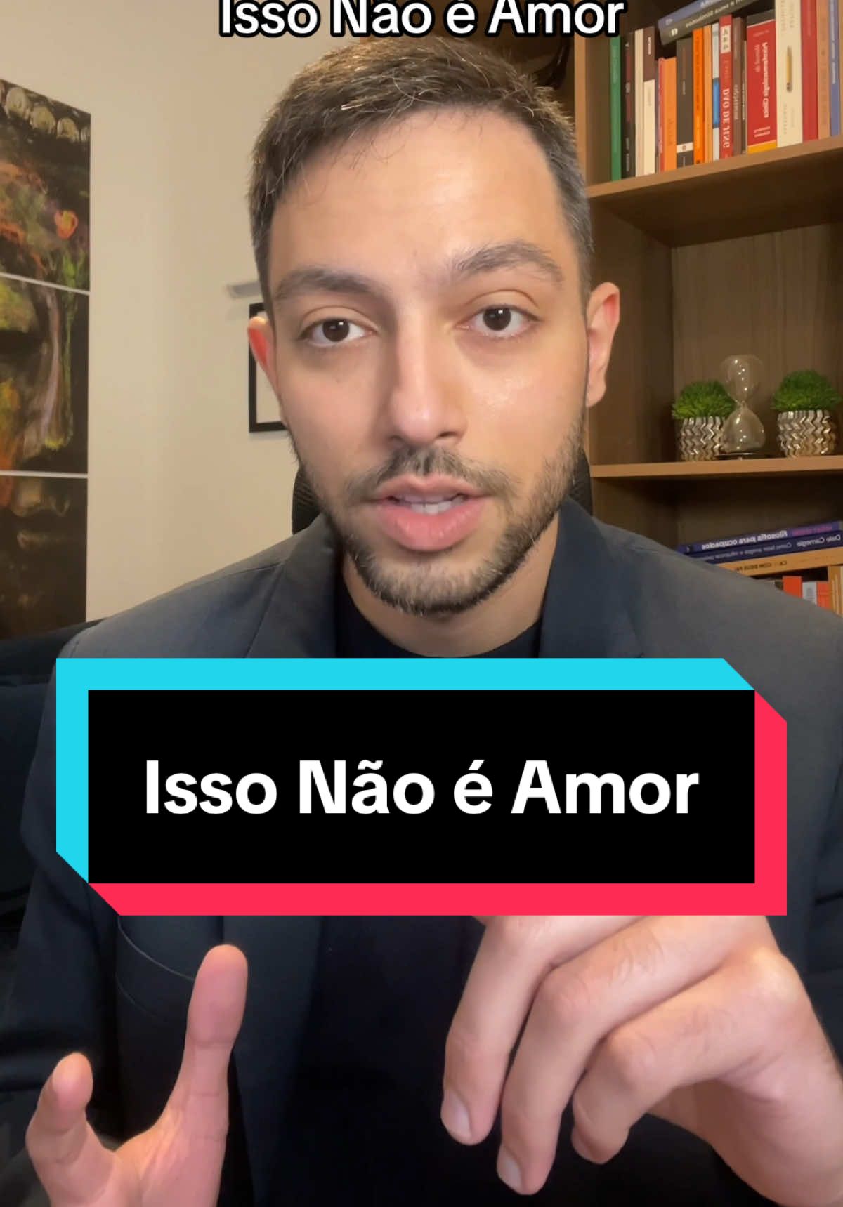 Quando a Paixão é na verdade Carência 💡 Neste vídeo, falamos sobre como a obsessão por alguém que mal conhecemos geralmente tem mais a ver com nossas próprias necessidades e fantasias do que com a pessoa em si. Isso pode ser sinal de um vazio emocional que precisamos preencher, e pode levar a relacionamentos pouco saudáveis. A dica é olhar com mais atenção para nós mesmos e entender o que realmente precisamos. 💡 Curso completo na Bio #felicidade #ansiedade #saúdemental #psicologia #inteligenciaemocional #inteligênciaemocional #autoestima #desenvolvimentopessoal #autoconhecimento #depressao #depressão #calma #paz #pazmental #psiquiatria #psiquiatra #comportamento