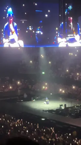 #billieeilish #billieeilishlive #billieeilishlondon #hitmehardandsofttour #o2 #o2arena #billieeilishedits 