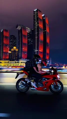 Finally!!! Na try ko narin ang viral motorbike trend sa Chongqing, China. Ang saya ng experience! 😅🛵 P.s. HUYYY MABANGO YANG RIDER! Grabe kayo maka judge mas muka pa kayong maasim 😅