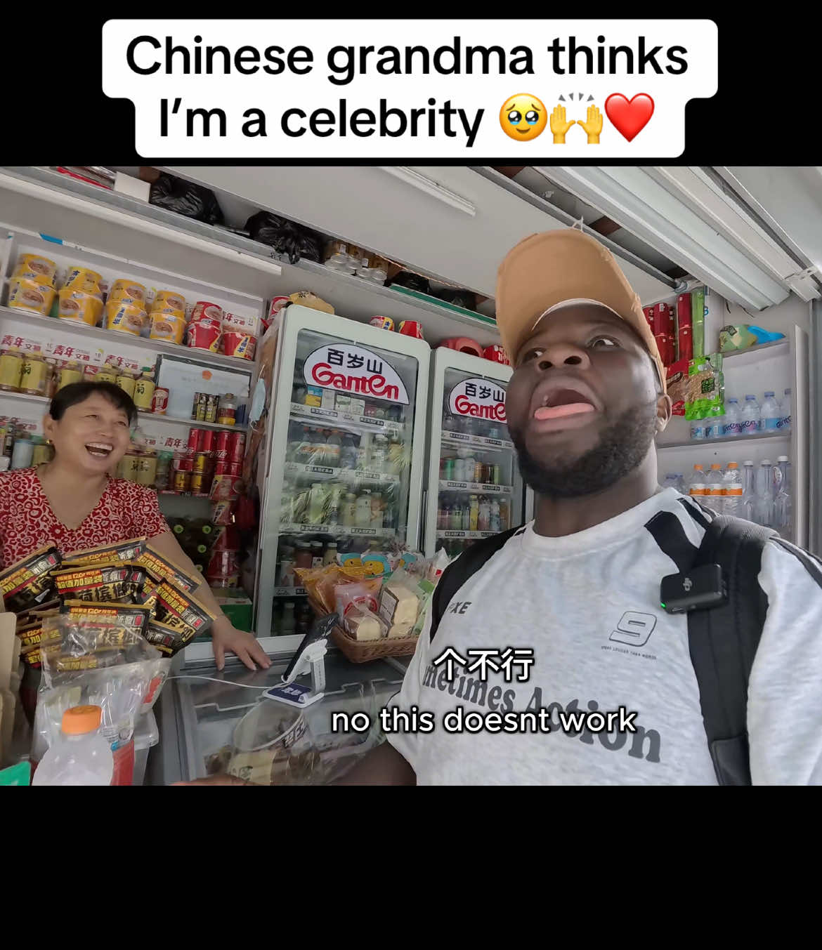 Chinese grandma think this Black tourist in a celebrity #blackinchina #China #speakingmandarin #mandarin #creatorsearchinsights 