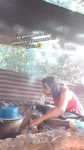 #humor yo prendiendo mi lumbre en temporada de lluvia