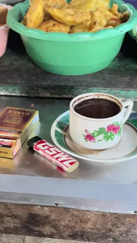 Howone anyep koyok ruang tamune wong sugehh #ngopag #ngopsor #kopi #perkopian #kopicangkir #kopipagi 